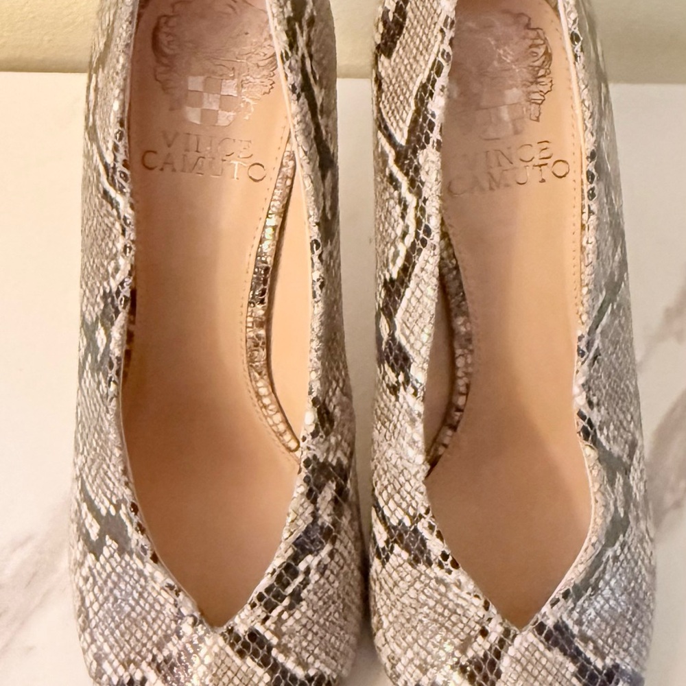 Vince Camuto Snake Print Pumps, NWOB, Size 7-1/2 - Picture 6 of 10